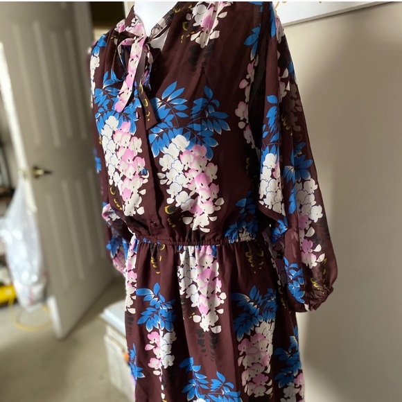 LOFT Dresses & Skirts - LOFT floral dress